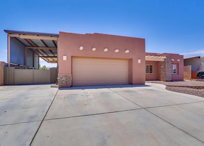 Holiday home 1 Mi To Golf Course: Yuma Oasis W/ Furnished Patio *